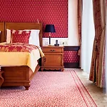 Arcadia Boutique 4*