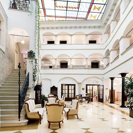 Arcadia Boutique 4*